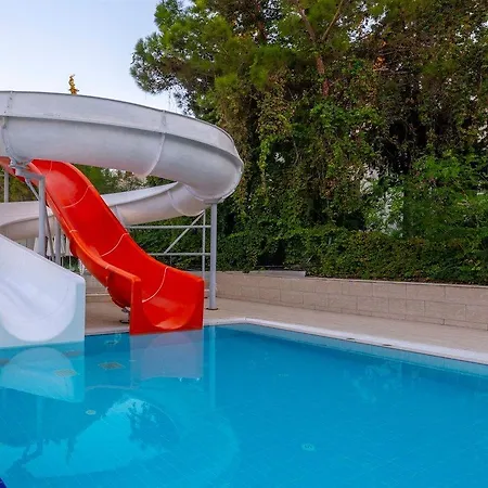Hotel Armas Garden 4*