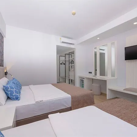 Armas Garden Hotel 4*
