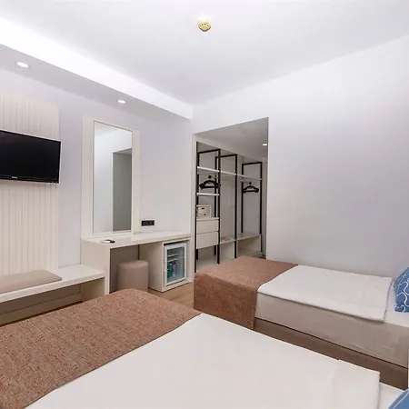 Armas Garden Hotel 4*